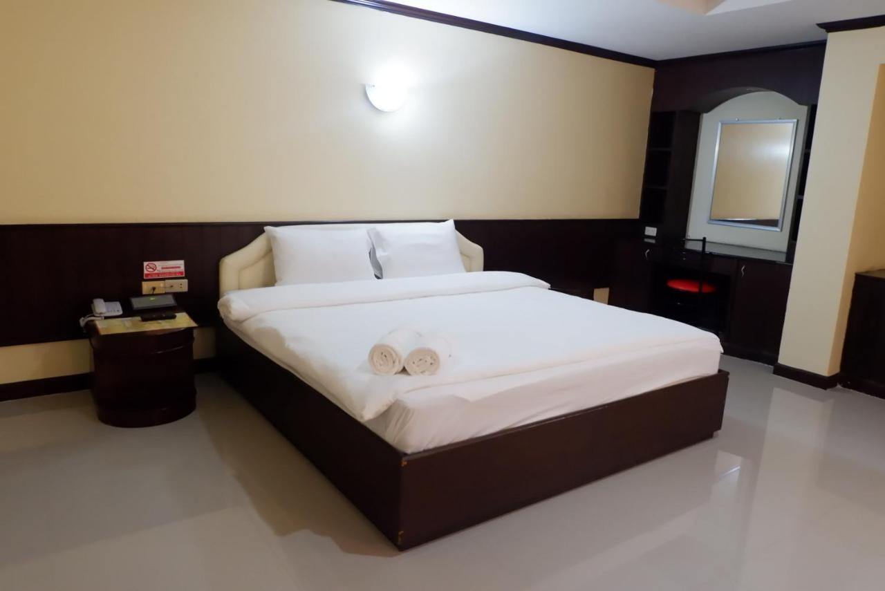 Auychai Grand Hotel Lang Suan Eksteriør billede